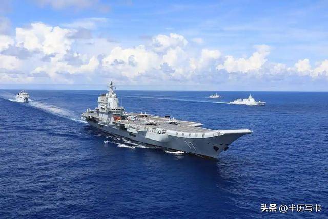 足球比赛中以防守为主的比赛阵型是什么